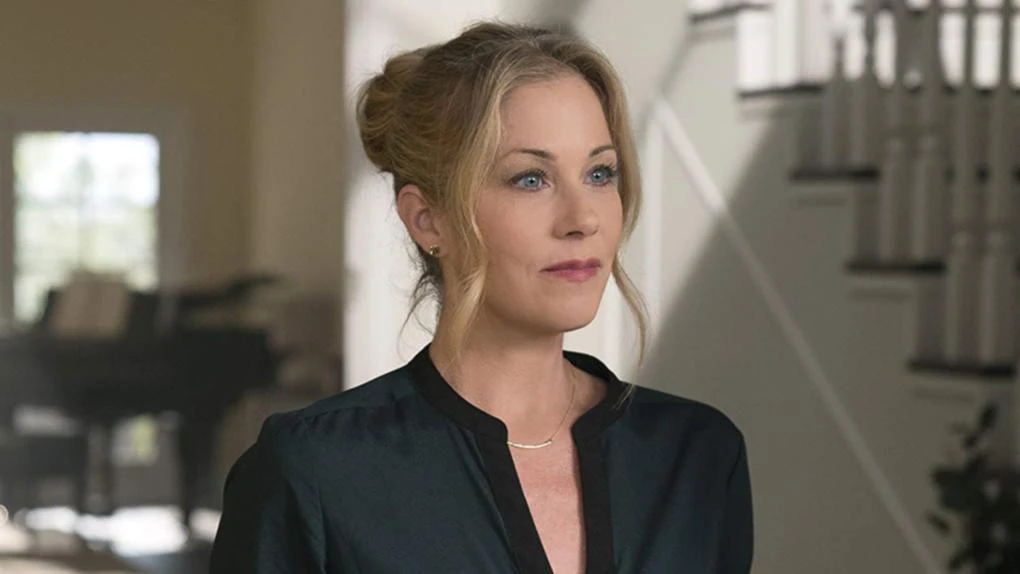 Christina Applegate shares devastating news of dad’s death