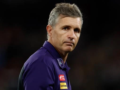 Knives out for Longmuir as ‘broken’ Dockers embarrass
