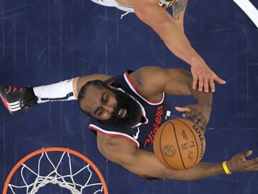 Clippers, Knicks prevail to stay alive in NBA playoffs