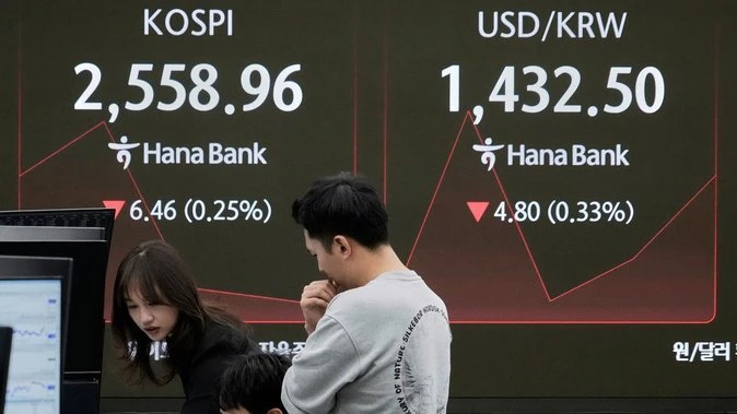 Shares wobble, oil weak as tariffs fuel growth concerns