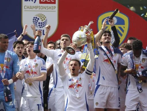 100-point Leeds lift Championship, pipping Burnley