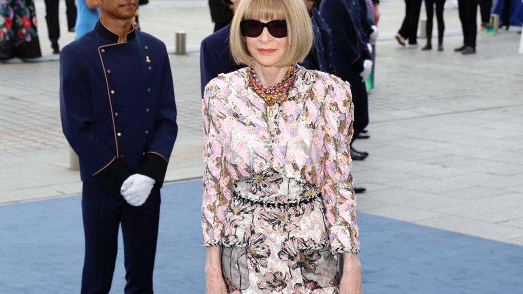 Anna Wintour's sunglasses are a 'prop'