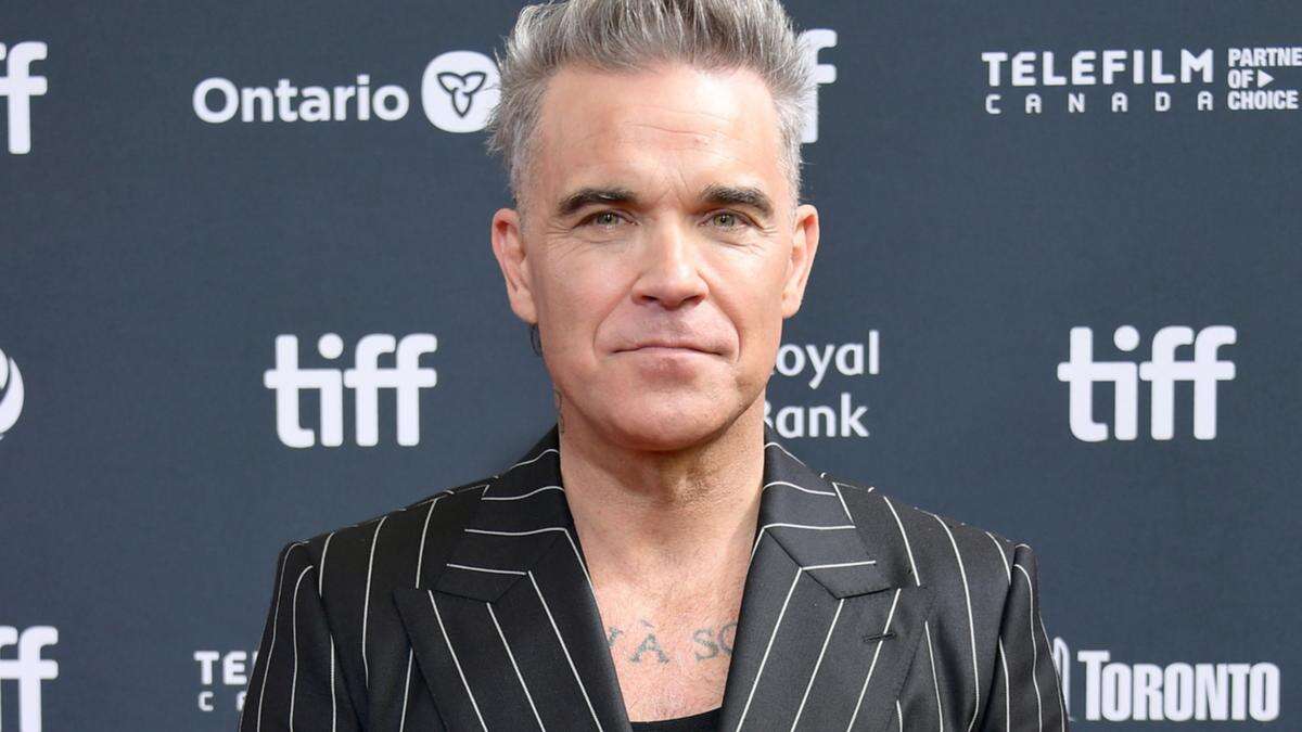 Robbie Williams 'annoyed and sad' over gay rumours