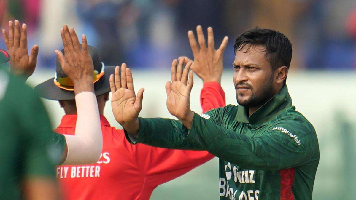 Shakib Al Hasan banned from bowling in English cricket