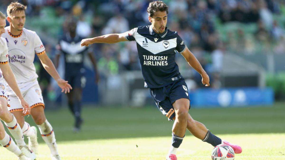 Victory ease past battling Glory in A-League Men