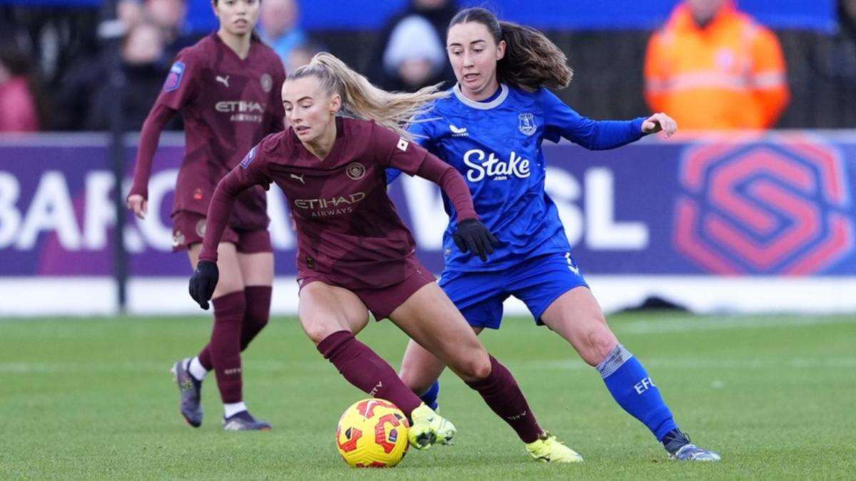 Fowler's late goal in vain on bad WSL day for Man City