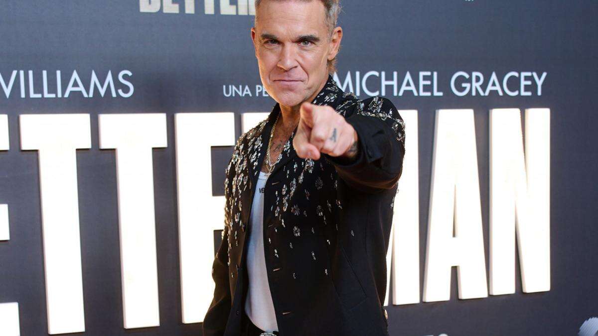 Robbie Williams wants to retake school exams