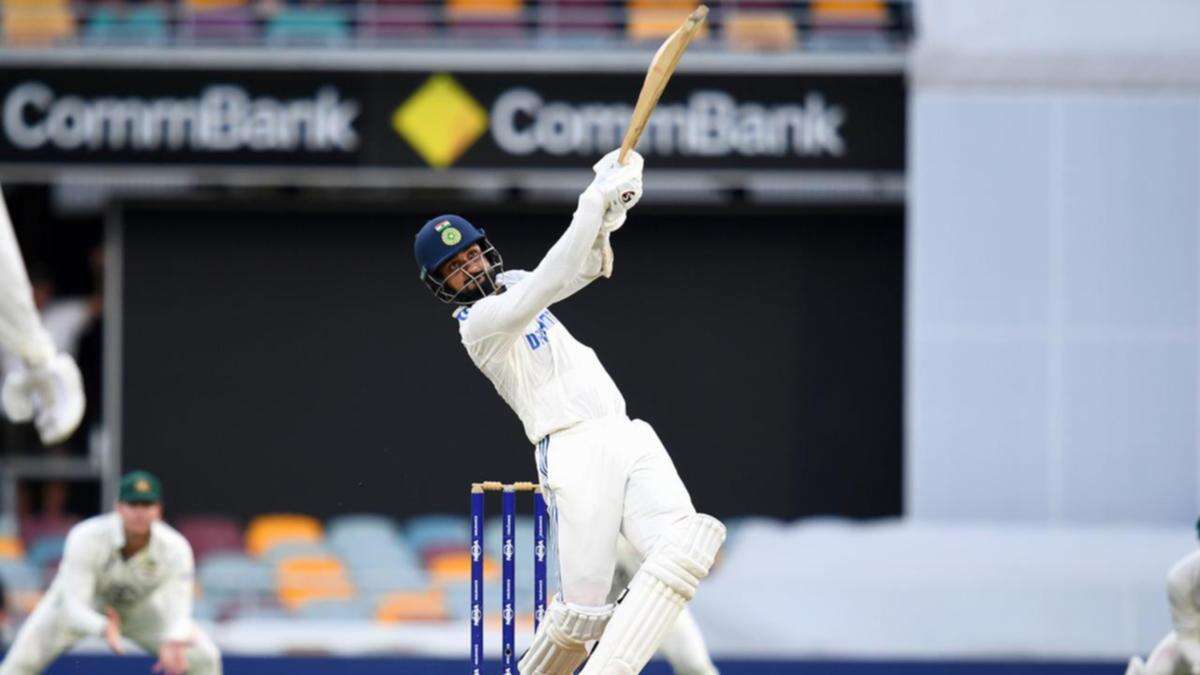 Australia's Test hopes fade against India's tail