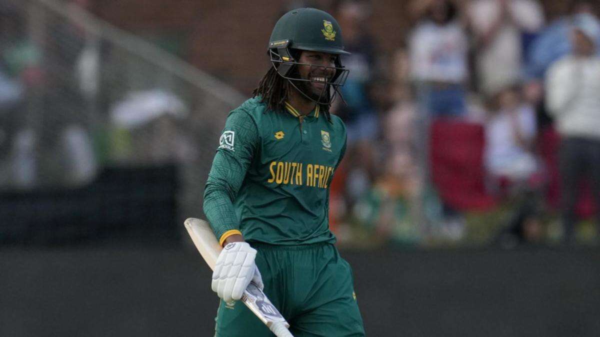 South Africa's De Zorzi and Stubbs dominate Bangladesh