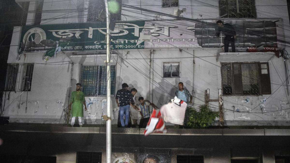 Attackers set fire to Bangladesh party headquarters