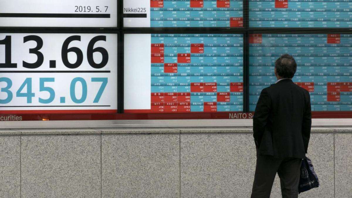 Asian stocks slip, yen hovers near three-month low