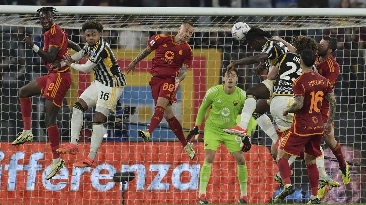 Roma draw with Juve, Milan fans stage silent protest