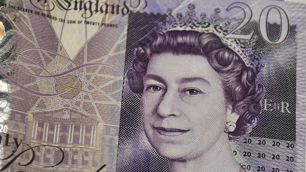 Bank of England holds interest rates at 15-year high