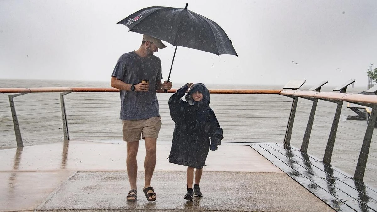 Ex-cyclone Jasper moves west but rain continues to fall