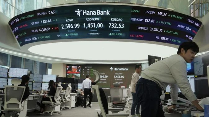 Asian stocks advance after mild US inflation