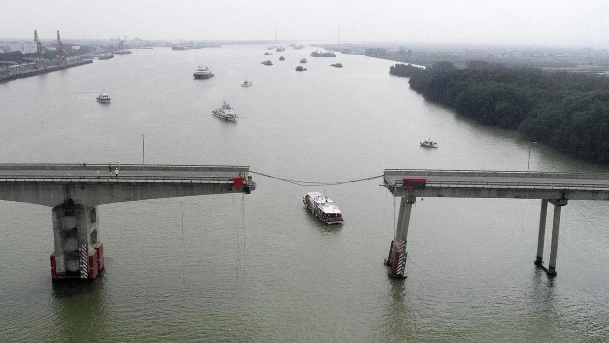 Two killed after barge crashes into bridge in China