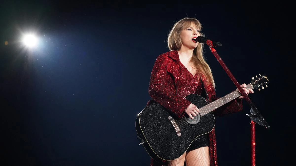 How you could get paid for being a super Swiftie?