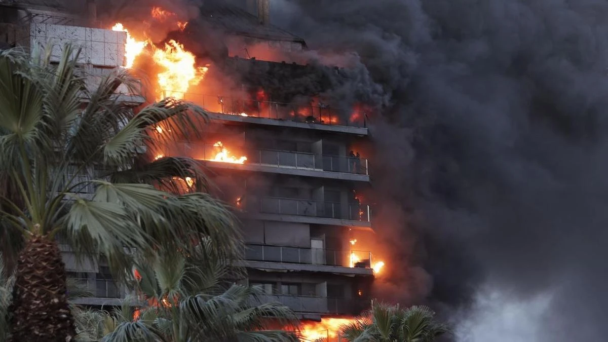 Four dead, 19 missing after Spanish building fire