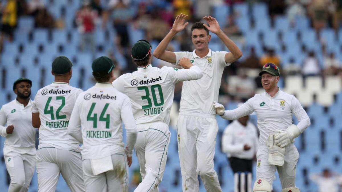 South Africa lose quick wickets starting modest chase