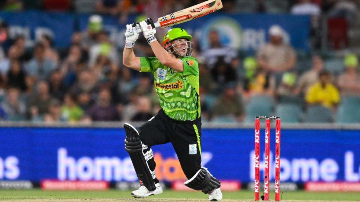 Warner steals show as Thunder snap 734-day drought