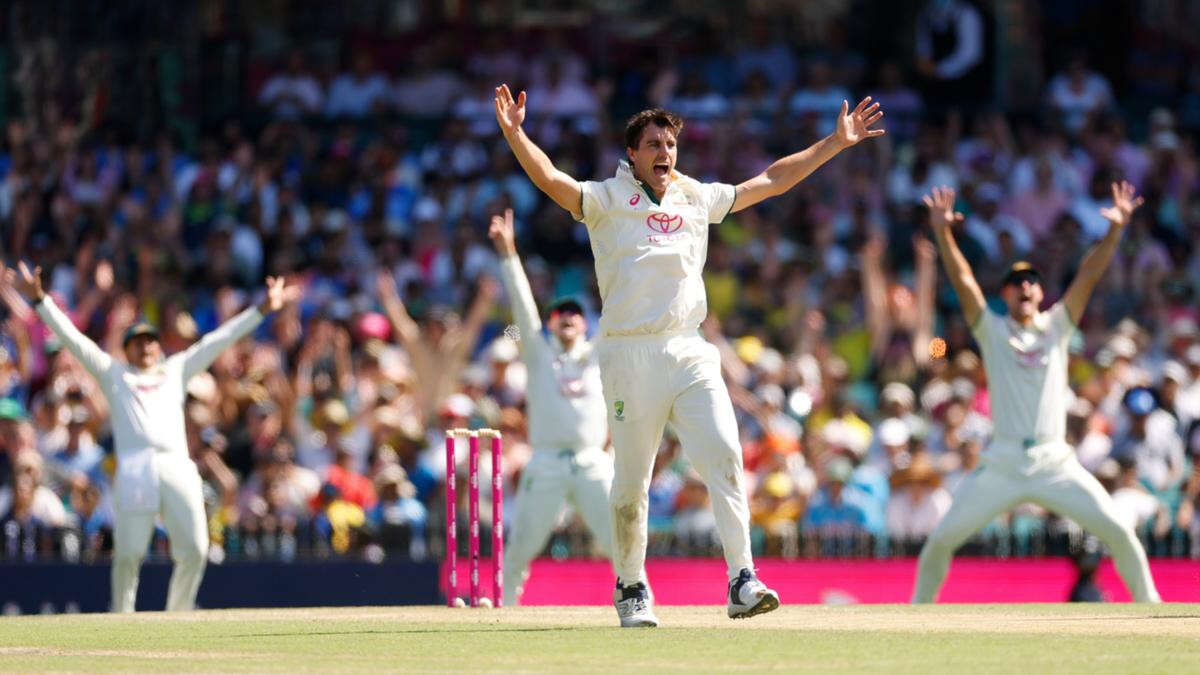 liveFOLLOW LIVE: Aussies hunt quick wickets early on day three