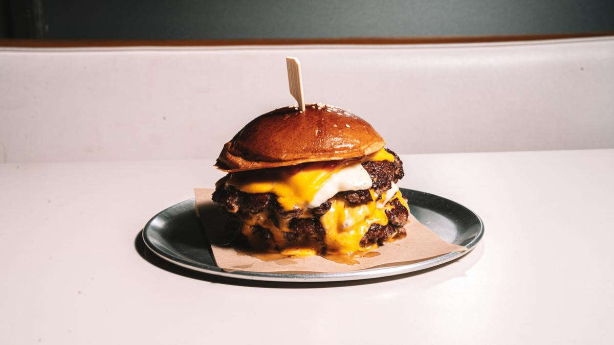 New burger venue opens, 200 free cheeseburgers on offer