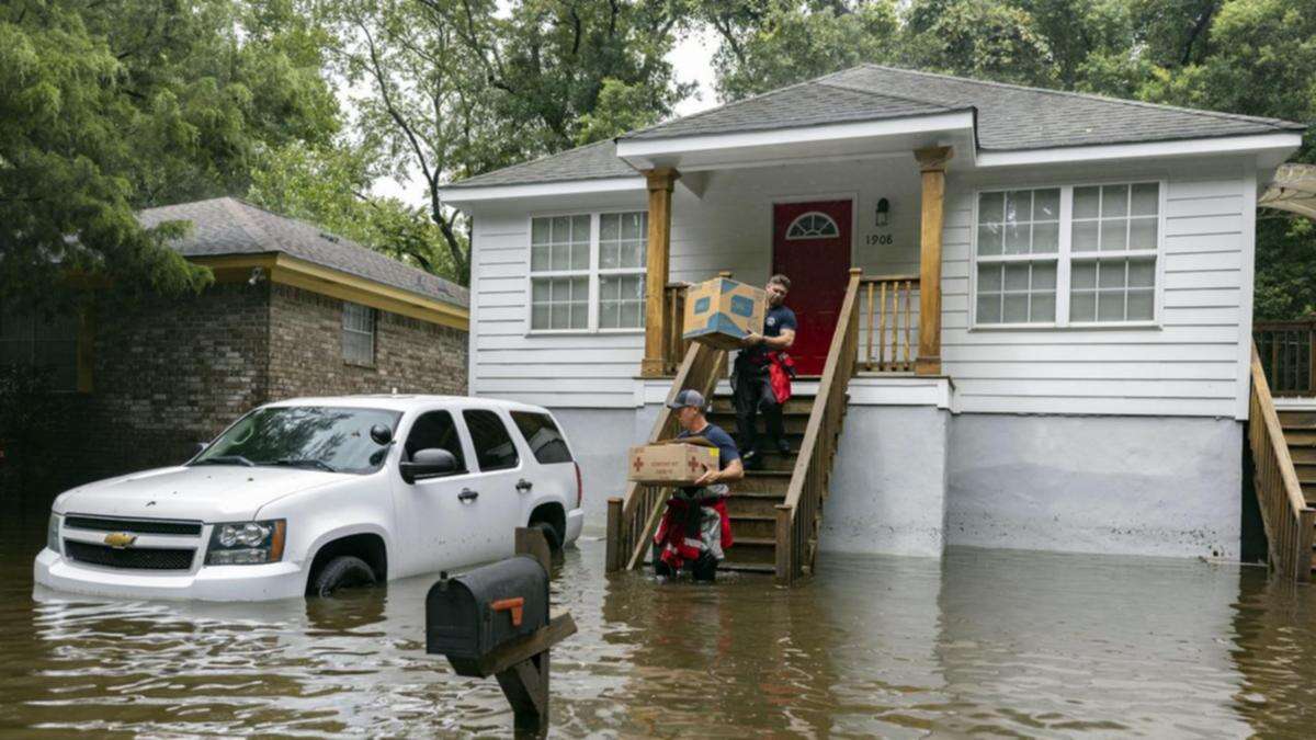 Tropical Storm Debby soaks US southeast