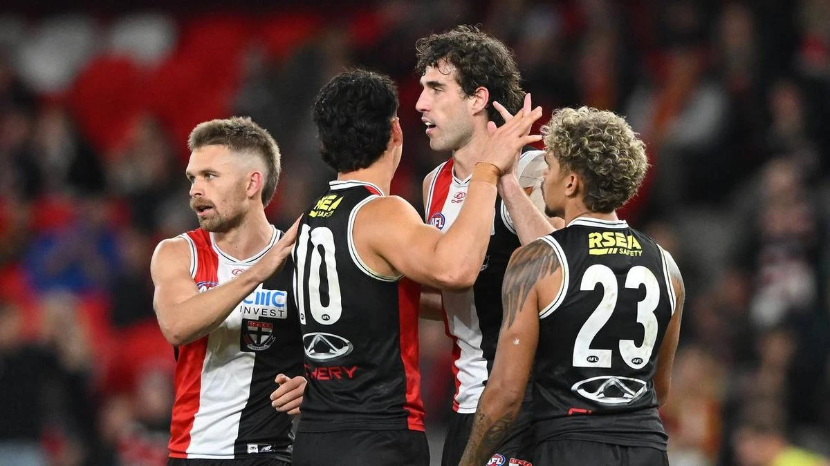 Saints beat Suns after contentious late free kick