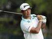 Leader Kirk aces it, coachless Matsuyama right behind