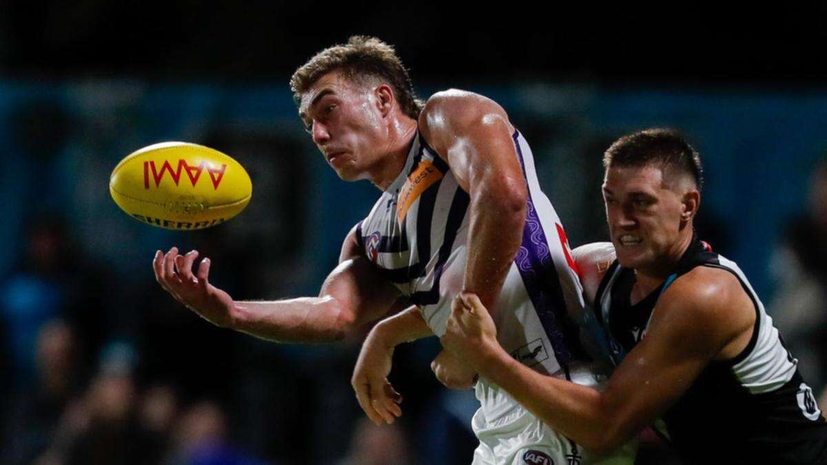 Freo roll dice on debutant ruck, Warner out for Swans