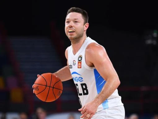 Sydney Kings land marquee signing Matthew Dellavedova