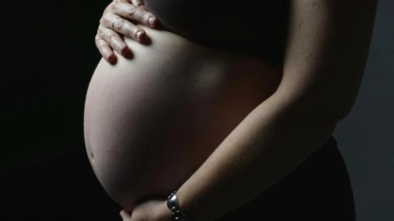 breakingWoman gives birth to stranger’s baby after IVF mix-up
