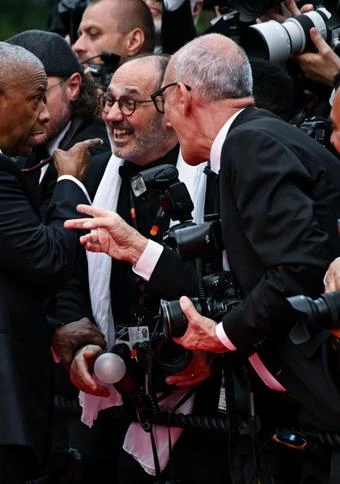 Denzel Washington gets in tense row with photographer on Cannes red carpet