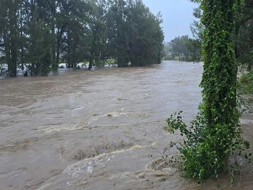 Residents on high alert as rising floods threaten towns