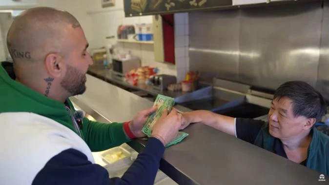 Aussie Youtuber leaves local icon speechless with $5k tip