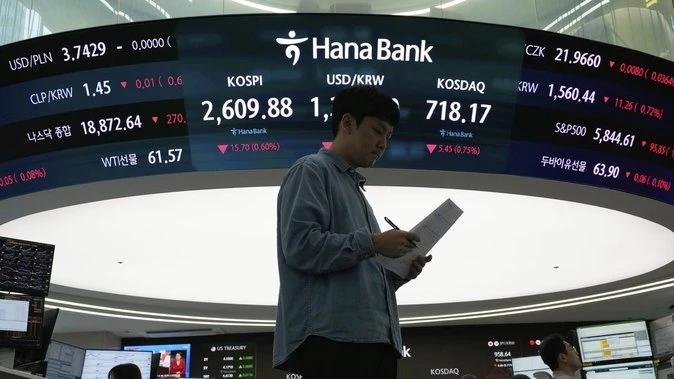 Treasury yields rise, stocks drop on US fiscal outlook