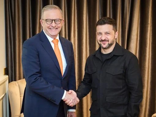 Albo hits out at no-show Putin
