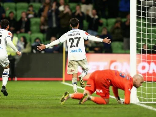 Auckland beat injury-hit Victory for ALM semi edge