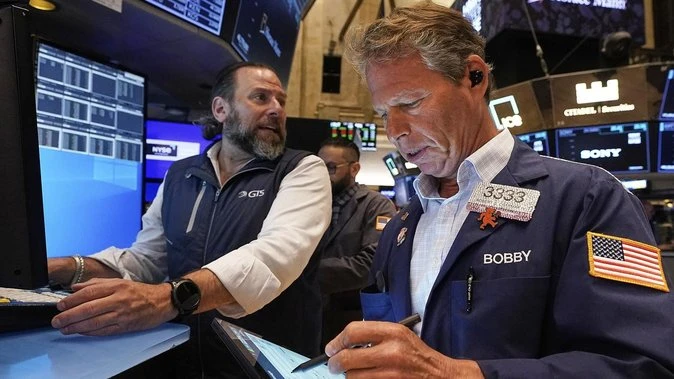 Wall St falls as Trump threatens EU, Apple with tariffs