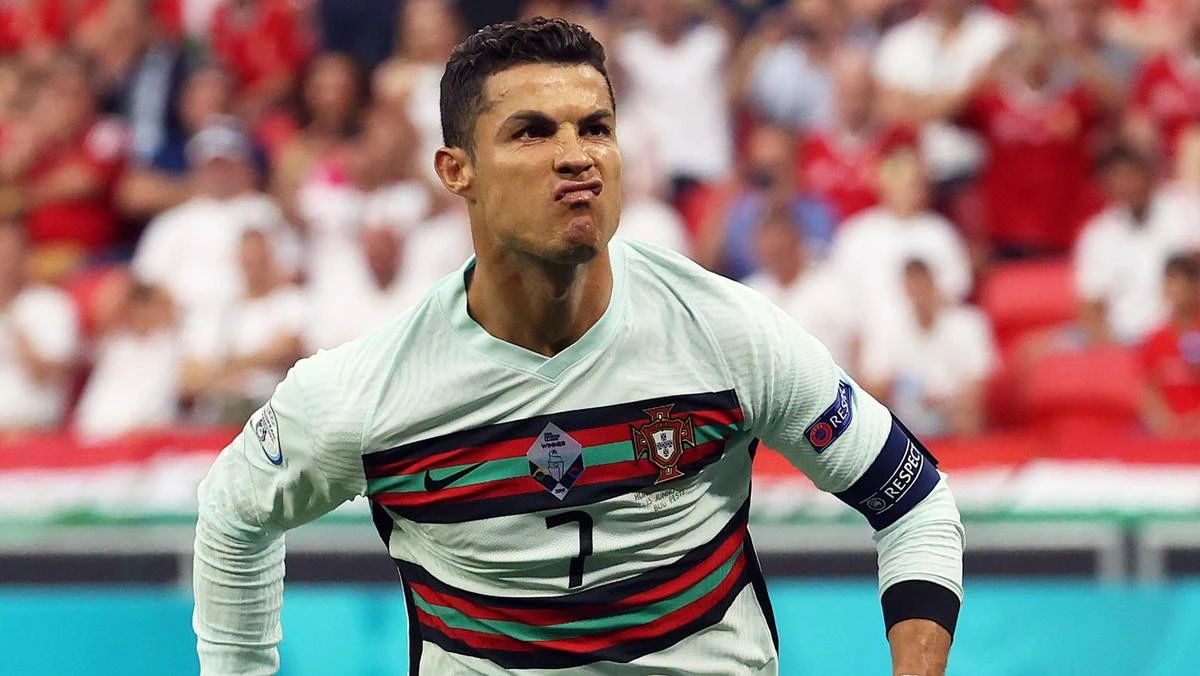 Ronaldo’s media stunt costs Coke $5 BILLION