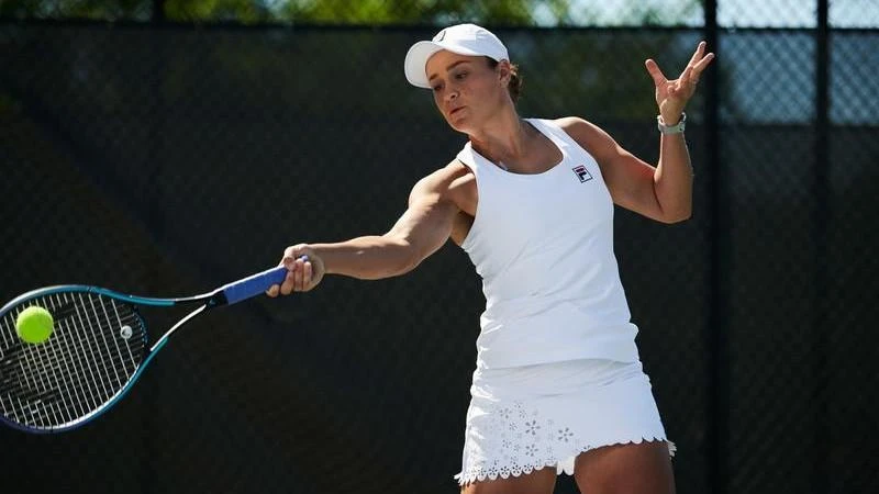 Emotional opener for Barty at Wimbledon