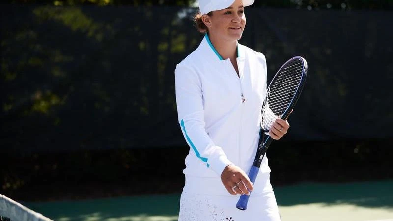 Emotional opener for Barty at Wimbledon