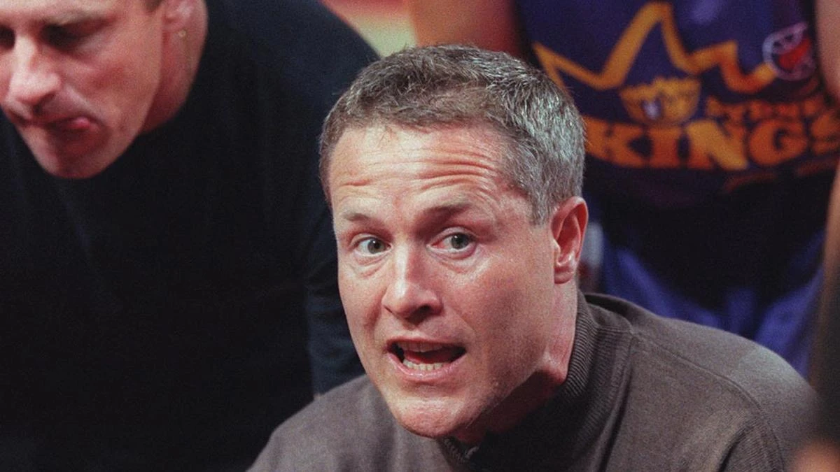 Kings sign son of NBA royalty as new coach