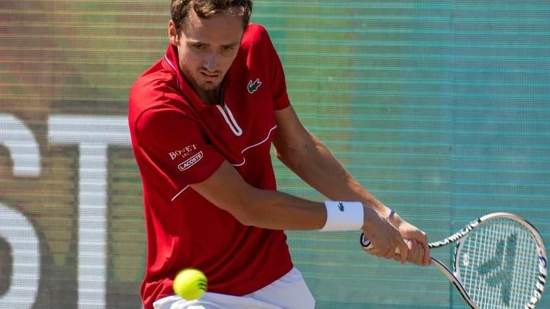 Medvedev reaches first grass-court final