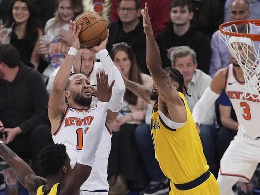 New York Knicks keep Eastern Conference series alive