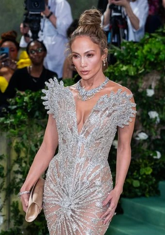 Jennifer Lopez makes 'last-minute' fashion choices