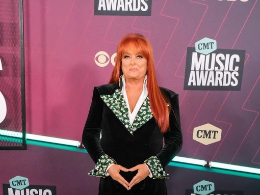 Wynonna Judd says touring immediately after her mom Naomi's suicide helped with her grief