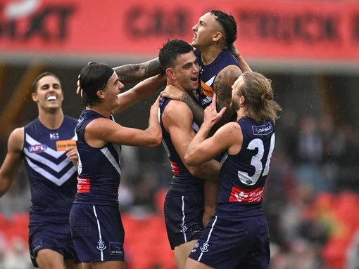 Bolton shines as Dockers rain on Suns' parade