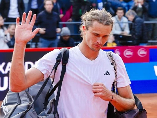 Frightening lightning has Zverev set to strike in Paris