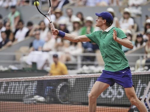 Sinner eases through as Gasquet bids emotional adieu